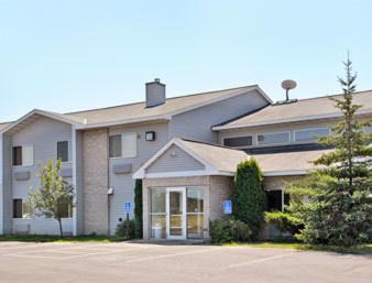 Milaca Hotel | Rodeway Inn Milaca