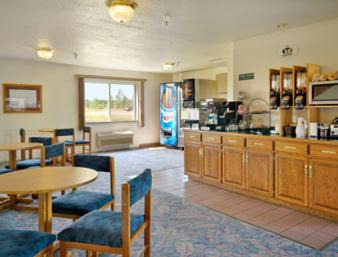 Milaca Hotel | Rodeway Inn Milaca