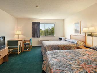 Milaca Hotel | Rodeway Inn Milaca