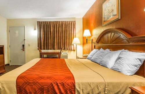 Holiday City Hotel | Rodeway Inn Montpelier