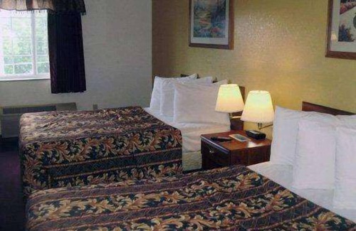 Salina Hotel | Rodeway Inn Salina North