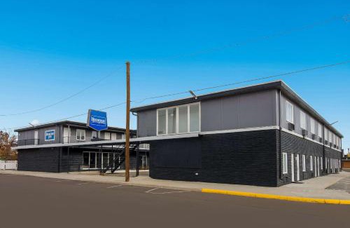 Sidney Hotel | Rodeway Inn & Suites Sidney Historic Downtown I-80