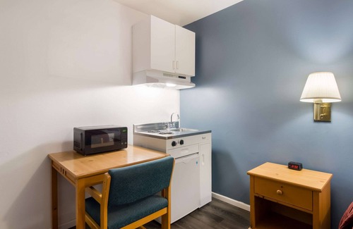 Sidney Hotel | Rodeway Inn & Suites Sidney Historic Downtown I-80