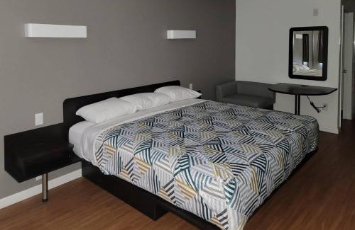 Thousand Palms Hotel | Rodeway Inn & Suites Thousand Palms - Rancho Mirage
