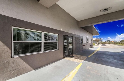 Haines City Hotel | Rodeway Inn & Suites