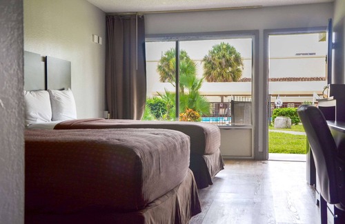 Sun City Center Hotel | Rodeway Inn Sun City Center