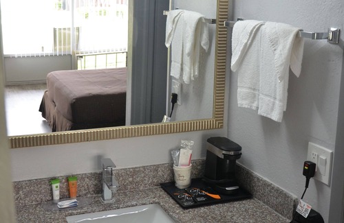 Sun City Center Hotel | Rodeway Inn Sun City Center