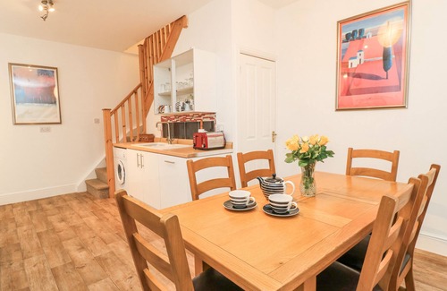 Salisbury Cottage | ROJOY, family friendly in Salisbury