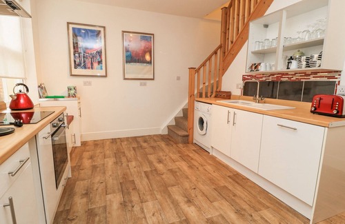 Salisbury Cottage | ROJOY, family friendly in Salisbury