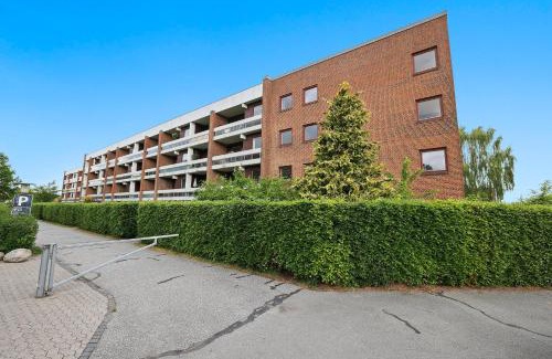 Vejlby Risskov Apartment | Rolig Lejlighed med Gratis Parkering