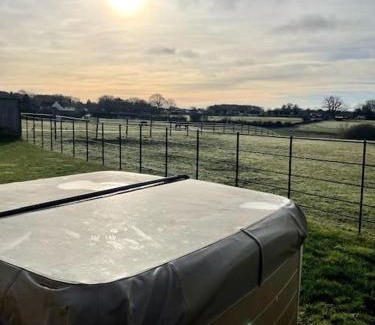 Woodfalls House | Rollestone New Forest (HOT TUB)