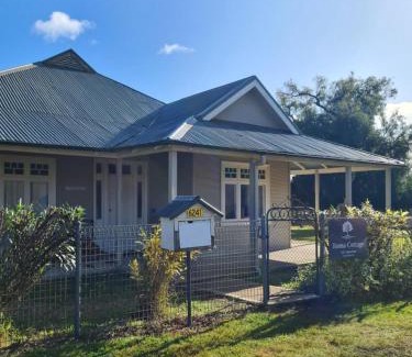 Omadale House | Roma Cottage on Roma Orchard