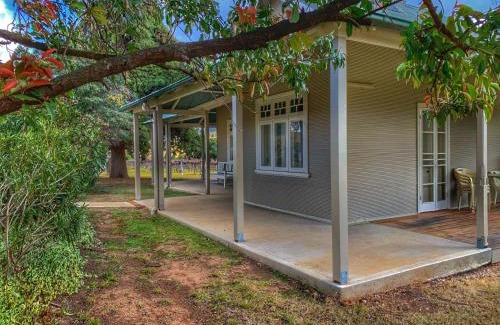 Omadale House | Roma Cottage on Roma Orchard