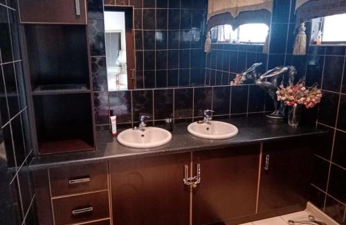 Welkom House | Romaic Guesthouse Welkom