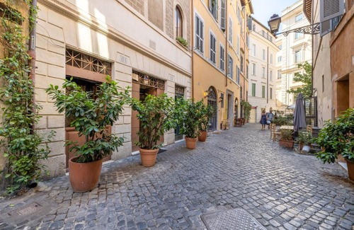 Rione VII Regola House | Roman Loft with arch in Campo de' Fiori