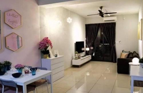 Nyiur Apartment | ROMANCE FULL HOUSE THREE PREMIER SUITE