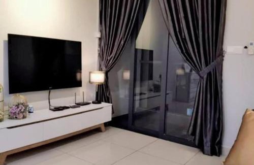 Nyiur Apartment | ROMANCE FULL HOUSE THREE PREMIER SUITE
