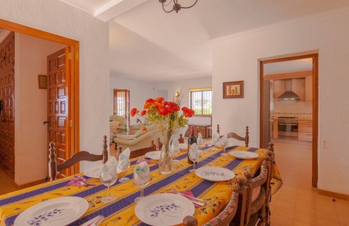 Fustera Villa | ROMANI