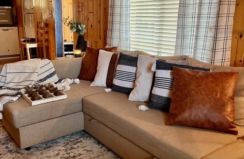 Houghton Lake Cottage | Romanski Retreat | Beautiful Lake View Getaway!