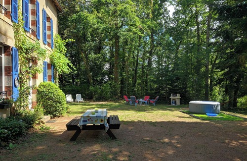 Buxieres-sous-Montaigut House | Romantic 19th century country home with a big garden and BBQ.