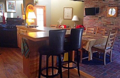 Johnson House | Romantic, adult getaway near Stowe & Smugglers, private trails , hot tub