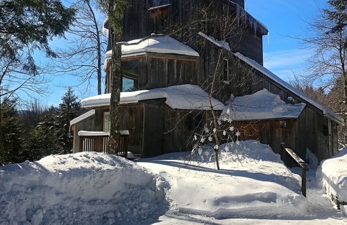 Johnson House | Romantic, adult getaway near Stowe & Smugglers, private trails , hot tub
