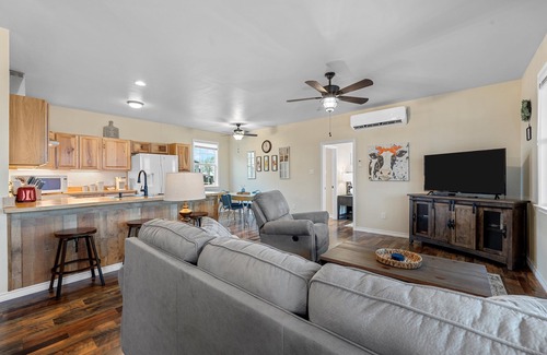 Milam County House | Romantic and peaceful country setting only 25 minutes from Belton or Temple!