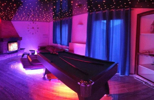 Espondeilhan Apartment | Romantic apartment with large spa