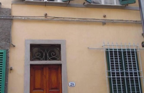 Sant' Ambrogio Apartment | Romantic Apartment in the Hearth of Florence