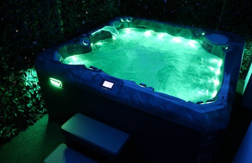 Selimbar Apartment | Romantic apartment with own private Hot Tub on Terrace