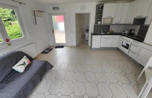 Hutteldorf Apartment | Romantic apartment with big terrace and garden view