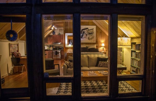 Mendocino Apartment | ROMANTIC, ARTISTS PRIVATE 'FOREST SUITE', 5 acres Redwoods, Trails, Mendo 2 mi.