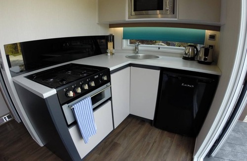 Gigha Ski Chalet | Romantic Beach Front CaraPod with Hot Tub - Kintyre
