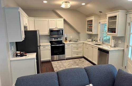 Lexington House | Romantic bungalow on Lake Murray w/cold plunge/hot tub/sauna, gym & dock gazebo