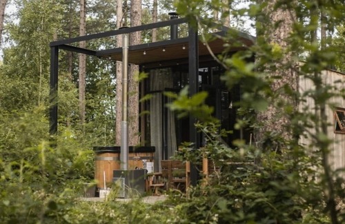 Maaseik House | Romantic cabin for 2 persons with hot tub