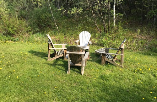 Stowe Hollow Cabin | Romantic Cabin: Pet Friendly, Close to Town, Wood stove, 1 Bdrm + Loft