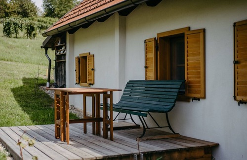 Strem House | Romantic cellar in the middle of the countryside