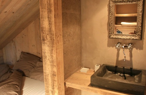 Ondenval Ski Chalet | Romantic chalets with all amenities and the feel of a hunting lodge.