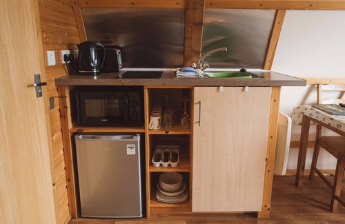 Trefeglwys Cabin | Romantic Cosy Glamping Cabin With Luv Tub