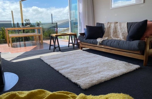 Allanton Bed & Breakfast | Romantic cottage 5 minutes from air port with stunning views