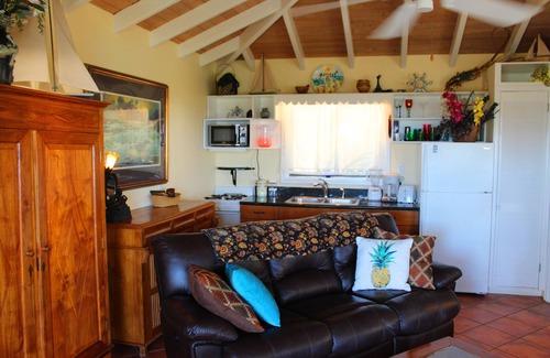 Hart Bay Cottage | Romantic Cottage: Stunning Ocean Views. Hot tub. Cruz Bay!