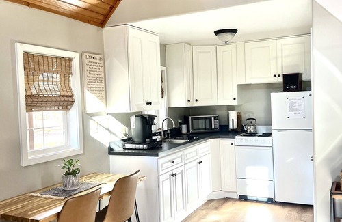 Wagontown Cottage | Romantic Cottage, with outdoor hot tub