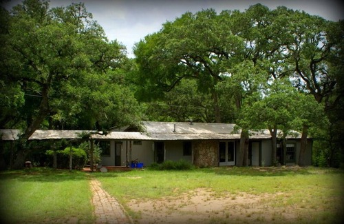 Wimberley Cottage | Romantic country cottage right on the Cypress Creek!