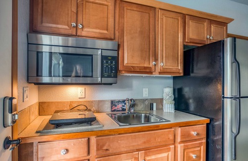 Seal Rock Apartment | Romantic Cutie in Seal Rock with Kitchenette, Gazebo, BBQ, Firepit, and Hot Tub!