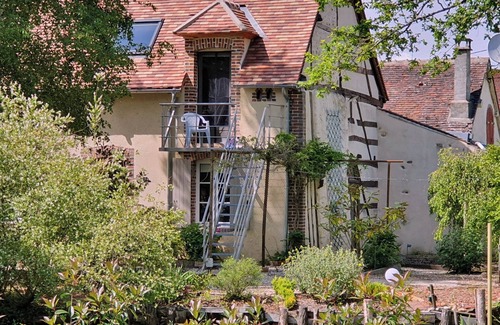 Champignelles Apartment | Romantic escape 2 hours from Paris: a bed and breakfast where peace reigns