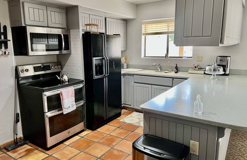 Glendale House | Romantic escape overlooking the mountains, close to the city and nature, trails.