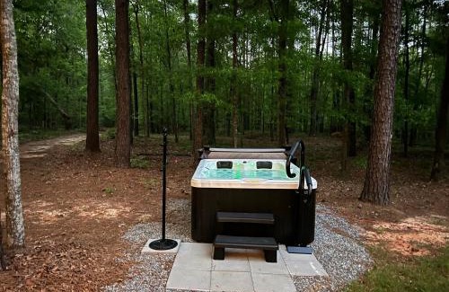 Marshallville House | Romantic Gazebo Cottage W Hot Tub & Pond
