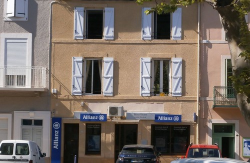 Saint-Chinian Apartment | Romantic get away on the square in Saint-Chinian with fantastic walking and wine
