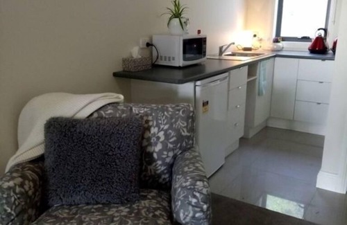 Sassafras Cabin | Romantic Getaway Cabin overlooking City, Bush, Wildlife