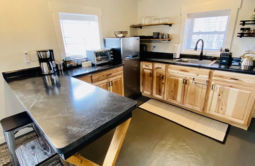 Bartlett Cottage | Romantic Getaway: King Bed, Hot Tub, Fenced Yard, Wooded Nature Trail